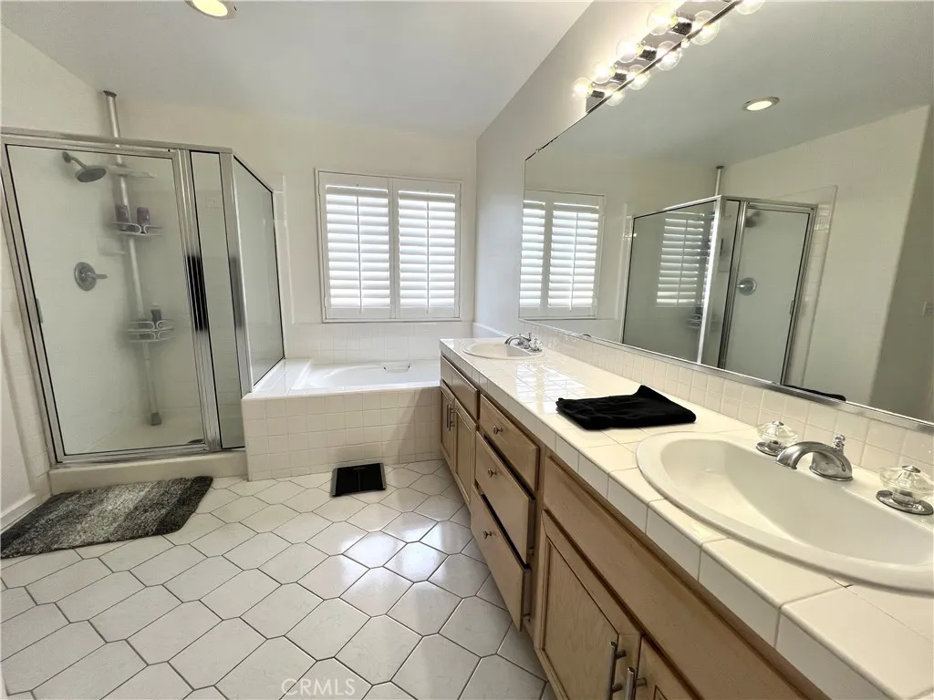 Primary Full Bathroom with Double sinks