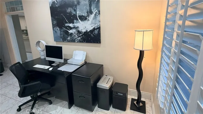 Formal dine used as an office