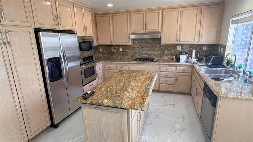 Large Kitchen w/granite counter tops and plenty of cabinets