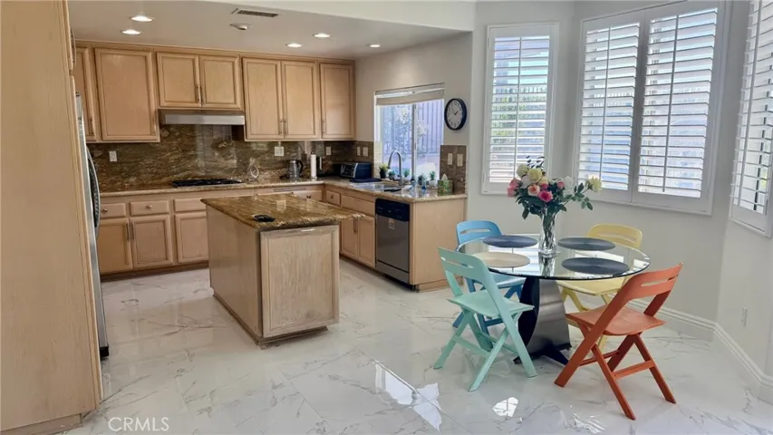 Breakfast area in kitchen plus an island
