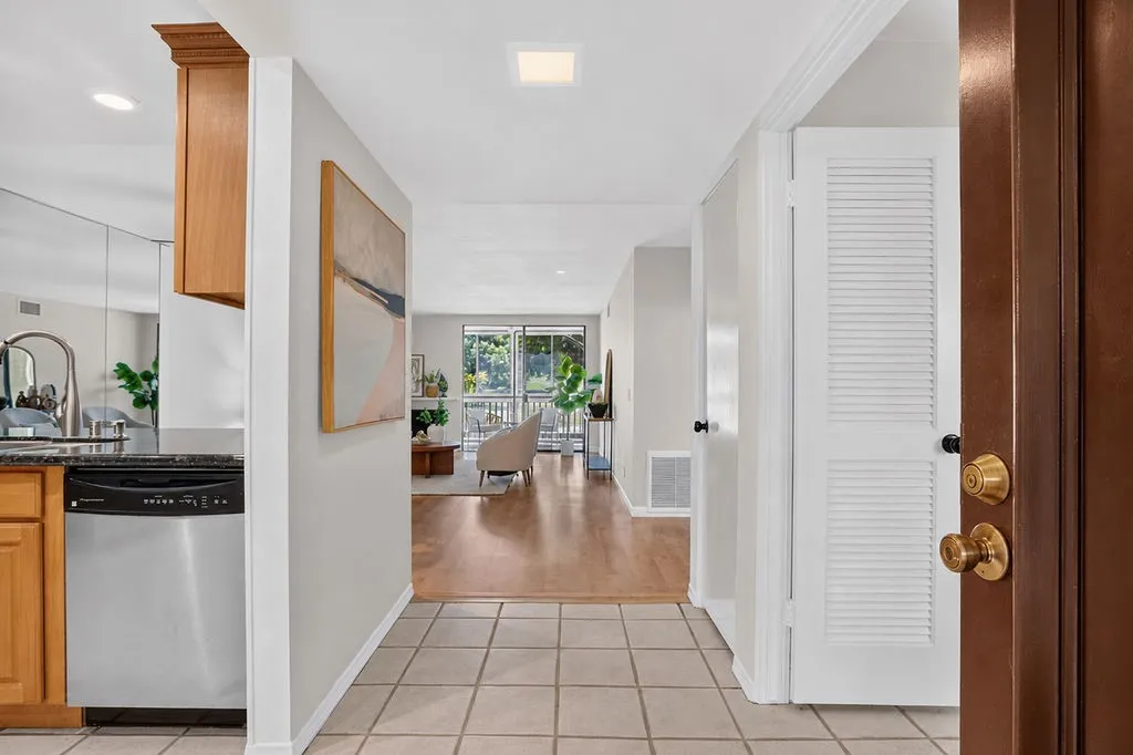 4835 E Anaheim Street 105, Long Beach, California 90804 — photo 4