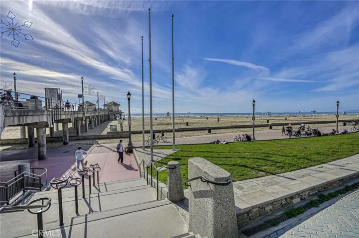 Walk a few blocks to the Huntington Beach Pier from the condo