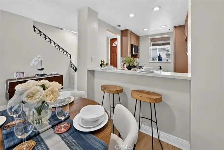 The re is a quartz countertop - perfect for eating