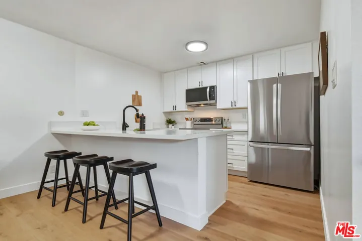 5403 Newcastle Avenue 19, Encino, California 91316 — photo 4