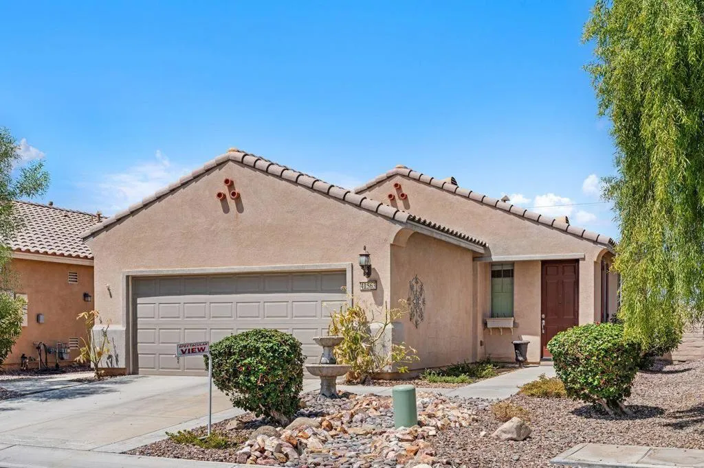 41563 Calle Pampas