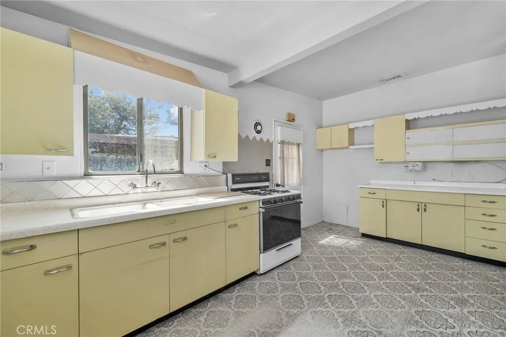 743 Arliss Street, Riverside, California 92507 — photo 4