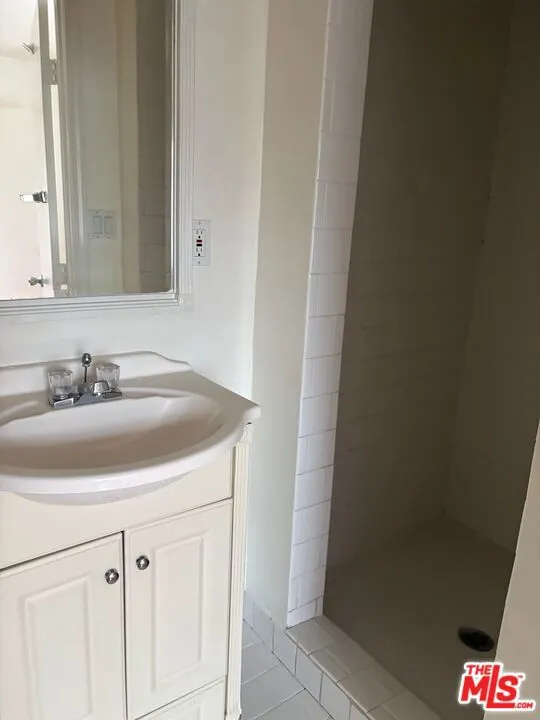 5th Ave C Bathroom 2.2
