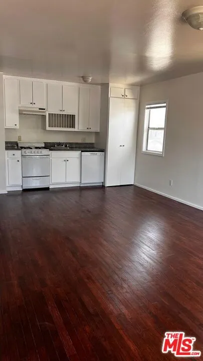 UNIT D 5th ave kitchen