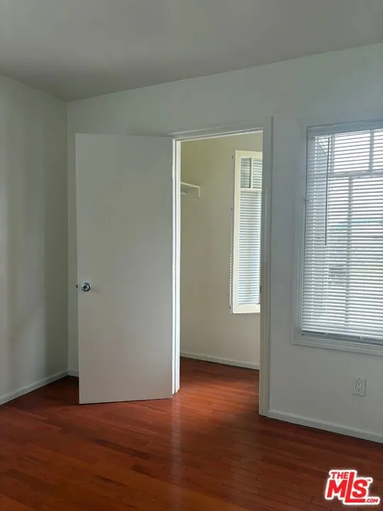 5th Ave C Livingroom