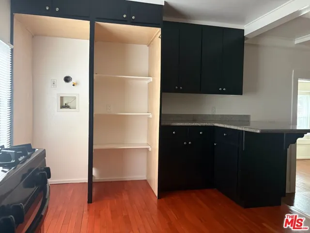 Unit F . 5TH Ave Kitchen 1e