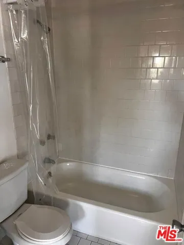 UNIT D 5th ave bathroom