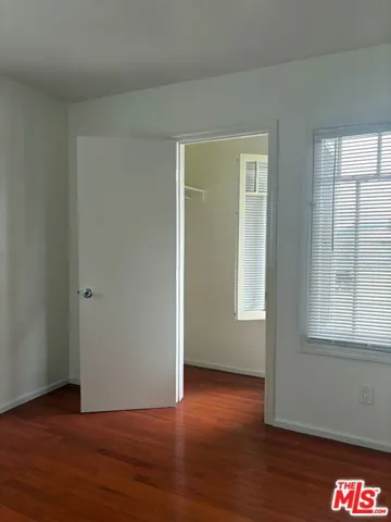5th Ave C Livingroom