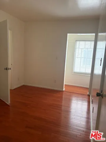 5th Ave C Livingroom