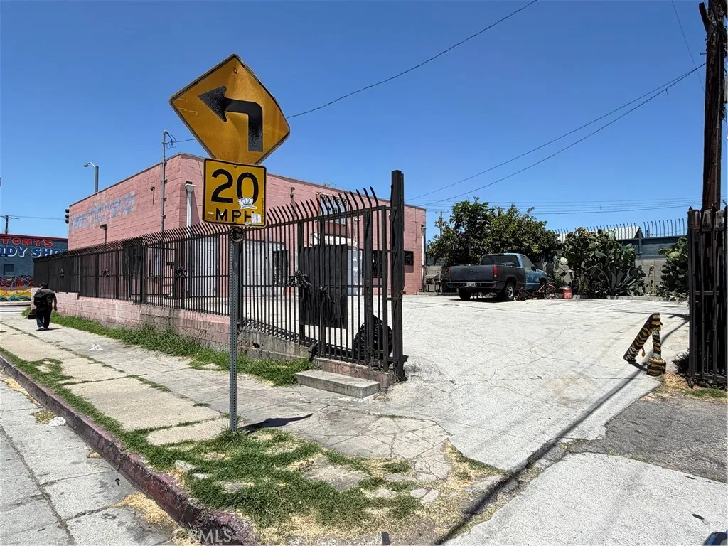 6130 S Van Ness, Los Angeles, California 90047 — photo 4