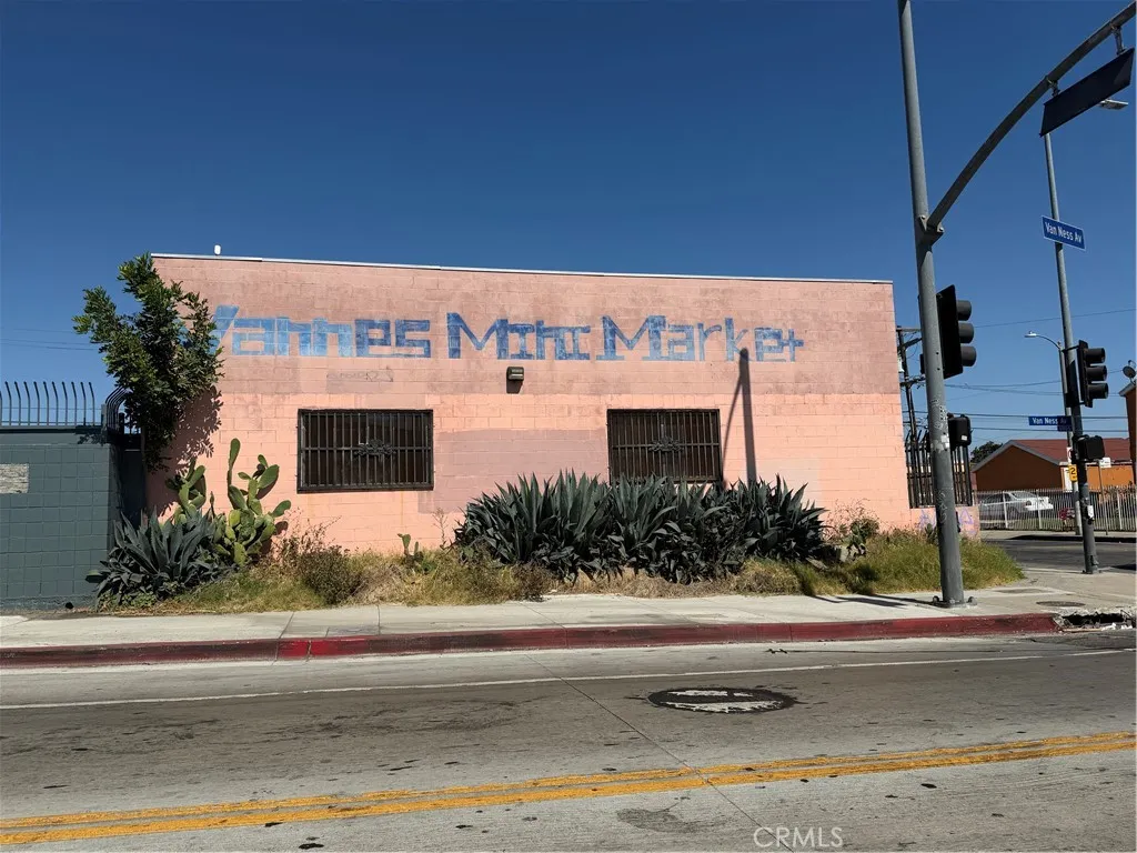 6130 S Van Ness, Los Angeles, California 90047 — photo 5