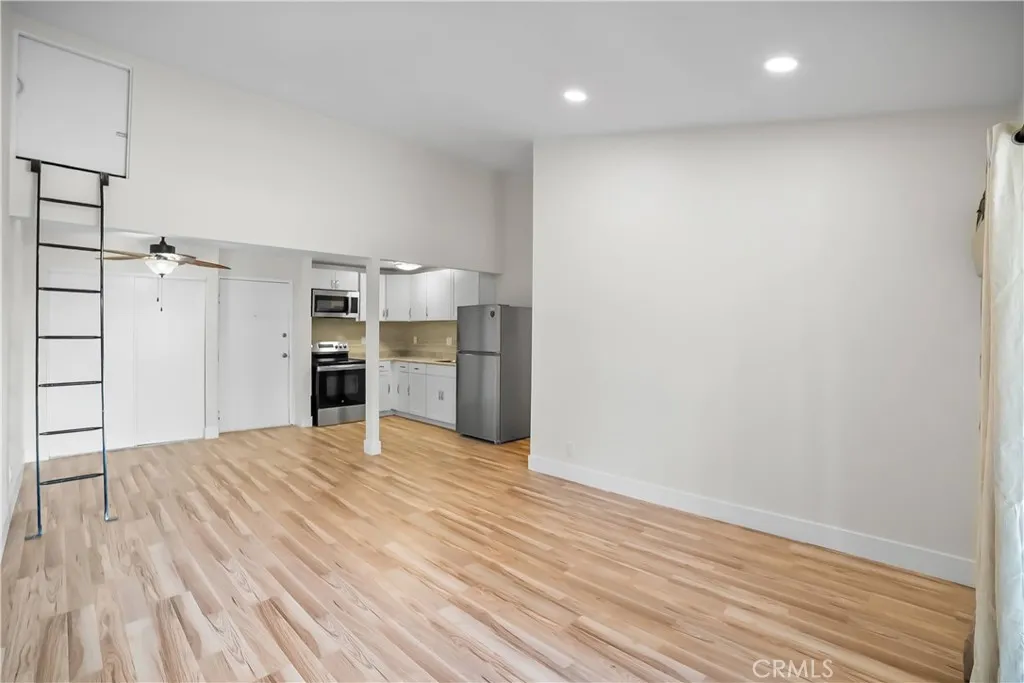 21801 Roscoe Boulevard 206, Canoga Park, California 91304 — photo 4