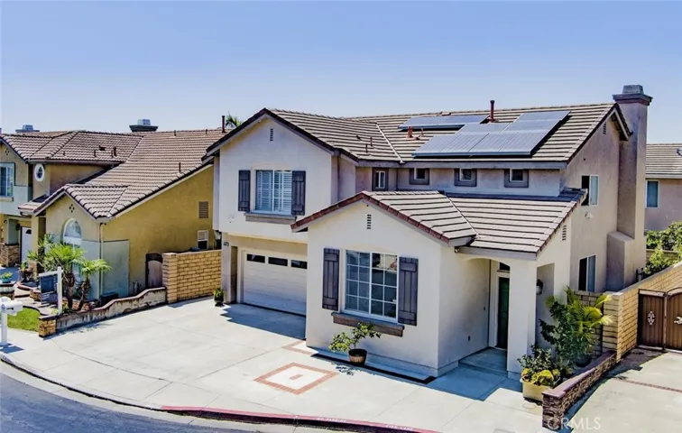 Front of home with neighboring homes