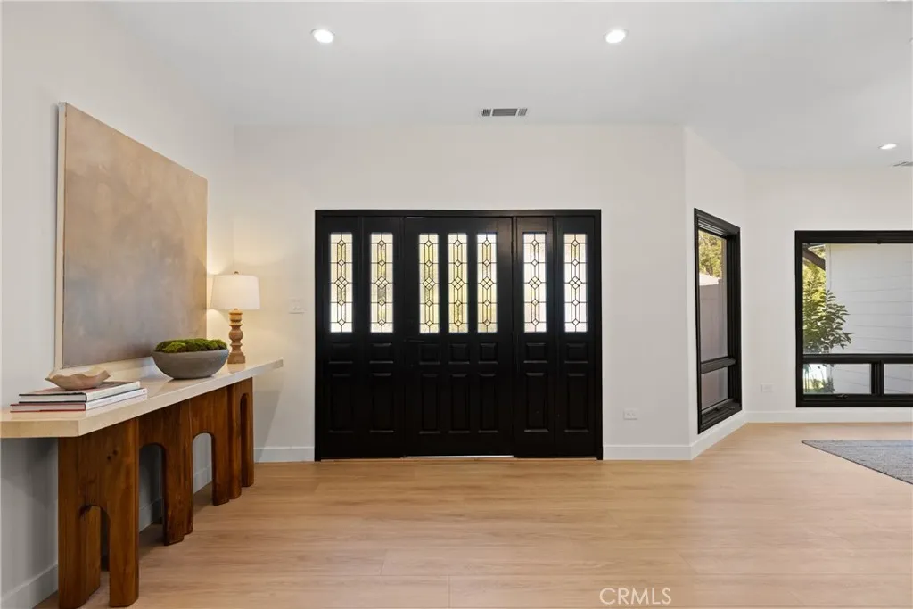6016 N Woodlake Avenue, Woodland Hills, California 91367 — photo 4