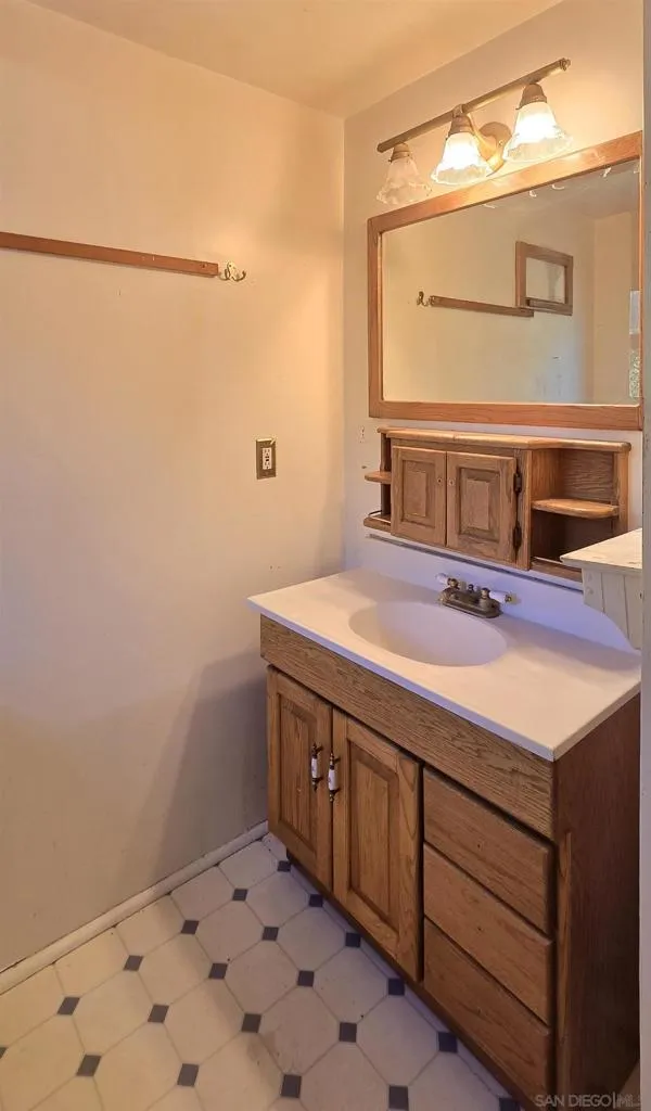 Upstairs full bath