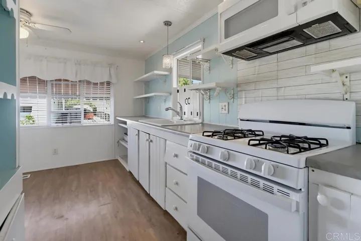 2130 Sunset Drive 104, Vista, California 92081 — photo 4