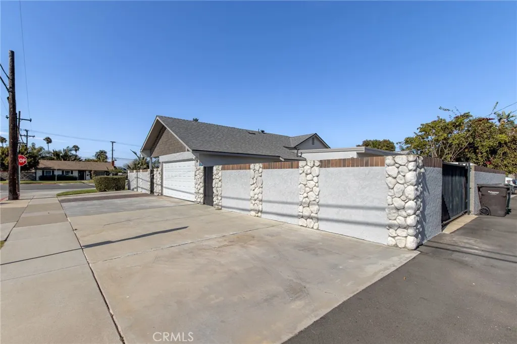 8232 Indianapolis, Huntington Beach, California 92646 — photo 4