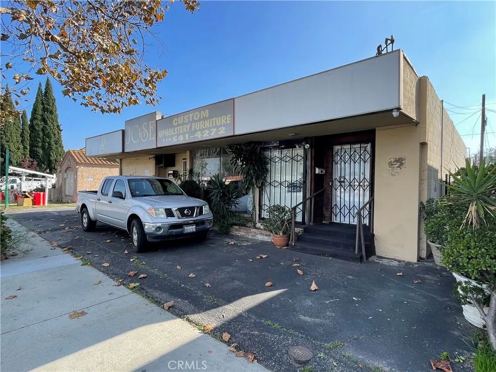 1852 W 17th
