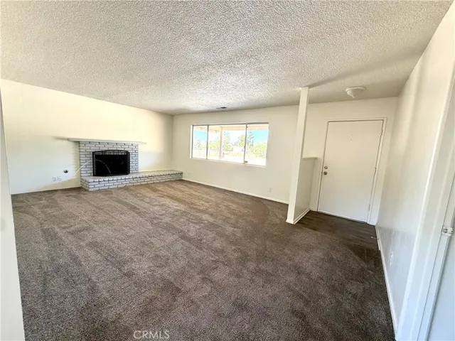 Living room/entry