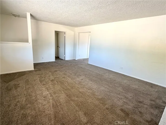 Living room/entry
