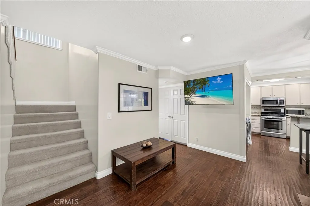 321 W. Queen St. Unit 8, Inglewood, California 90301 — photo 5