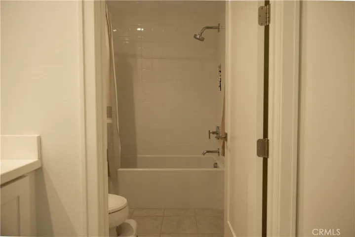 Upstairs Full Bathroom