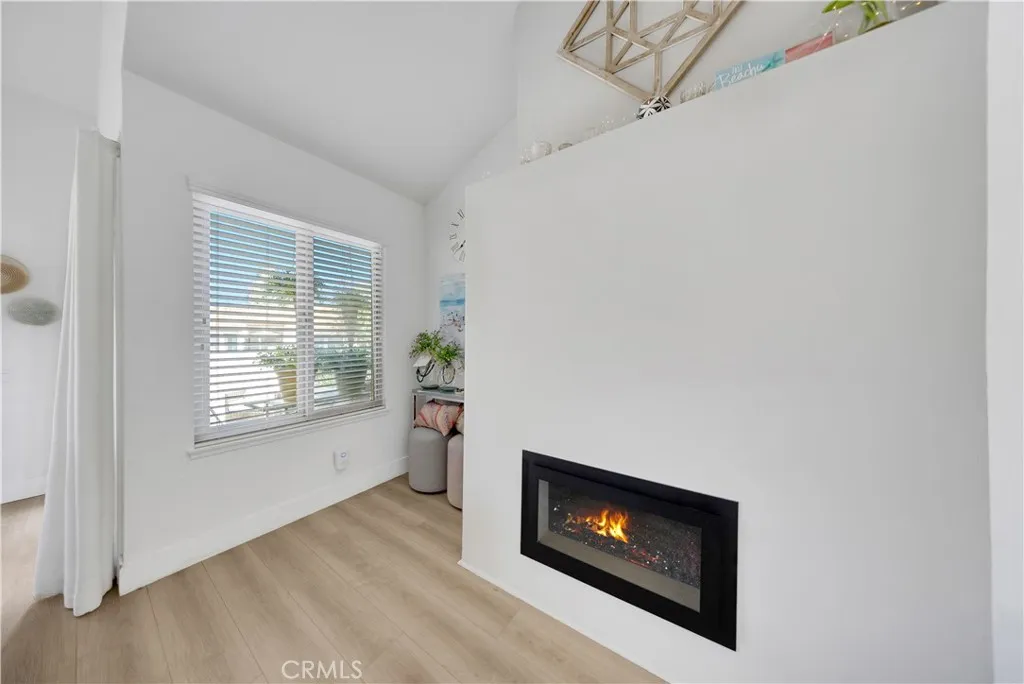 Gas fireplace