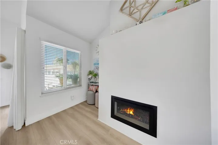 Gas fireplace