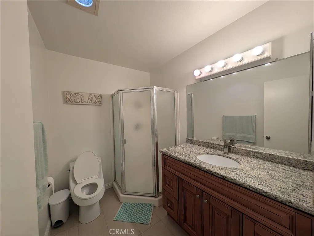 Full Bathroom 1