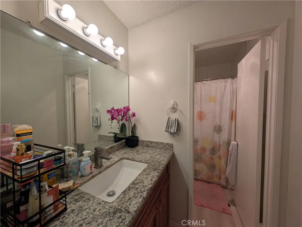 Full Bathroom 2