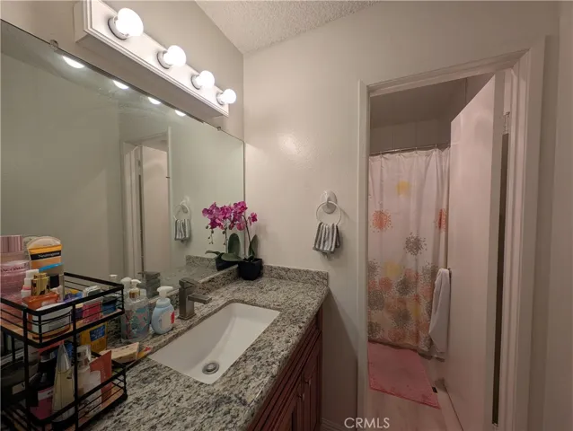 Full Bathroom 2
