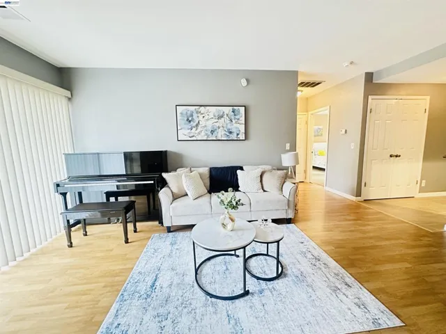 320 N Villa Way, Walnut Creek, California 94595 — photo 4