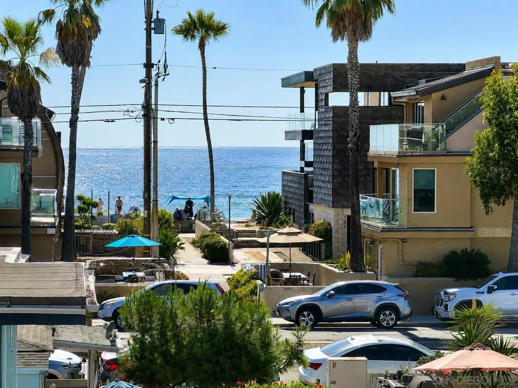 Wake up to whitewater Pacific Ocean views from your bedroom window. Just across the street, enjoy direct access to the iconic Mission Beach Boardwalk and the sandy beach, only a few steps from your front door.