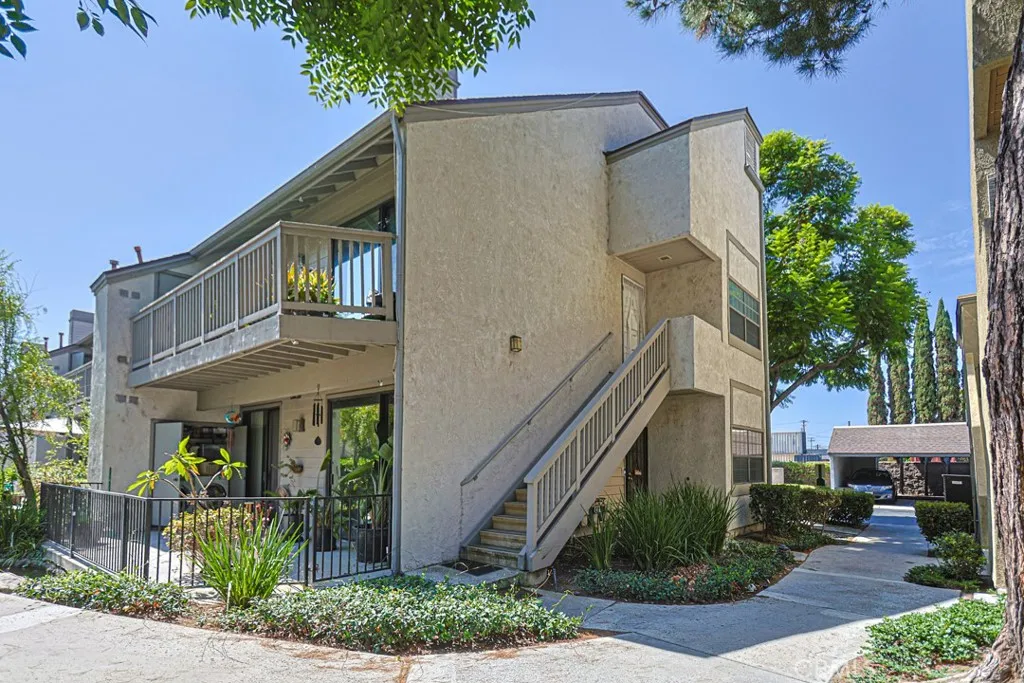 10571 Lakeside Dr