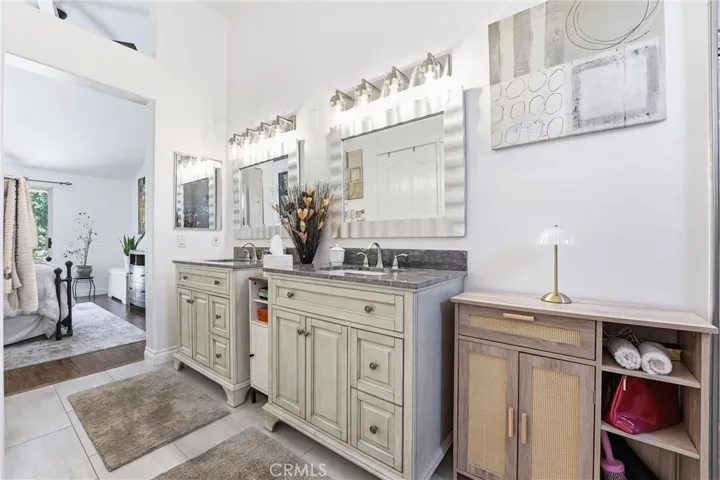 2nd floor bathroom
