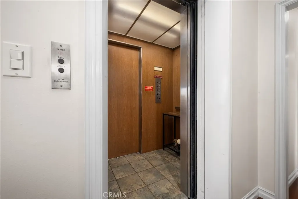 Elevator Drop Directly Into Foyer Of The Unit!