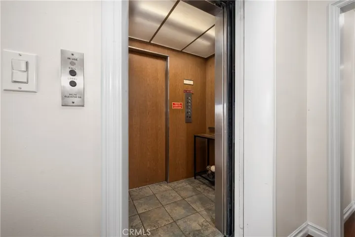Elevator Drop Directly Into Foyer Of The Unit!