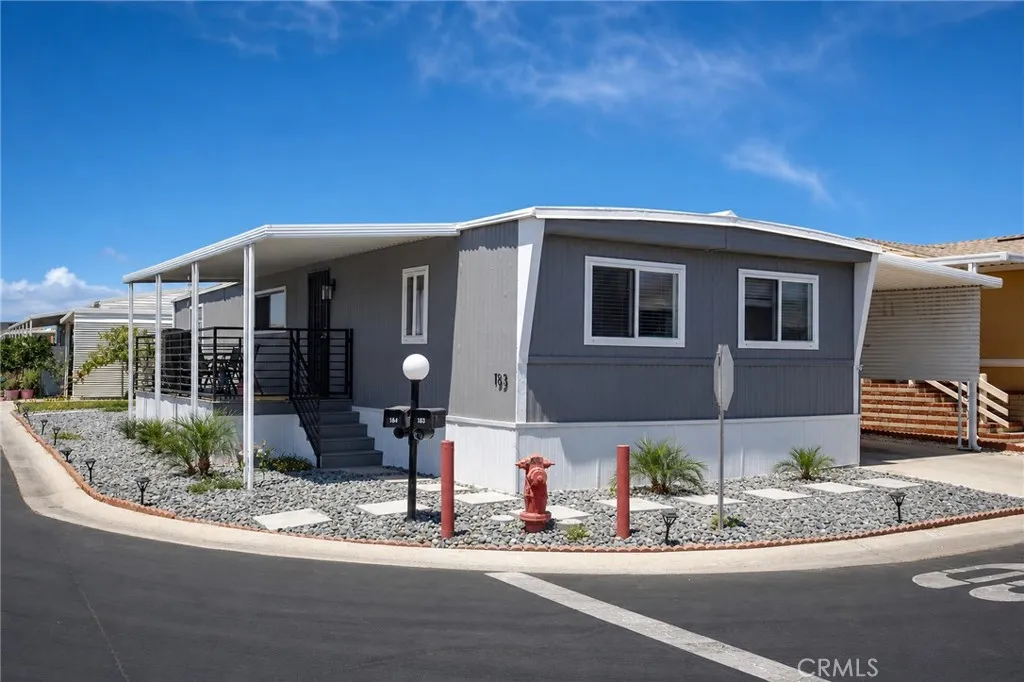 Great corner house. Fabulous location in park.