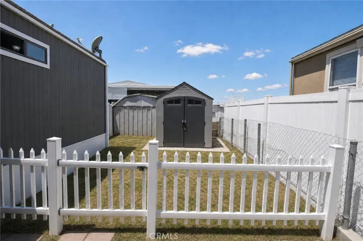 Vinyl fencing around back yard.