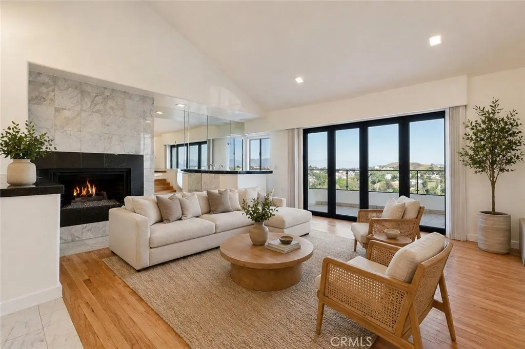 5226 Medina Road, Woodland Hills, California 91364 — photo 4