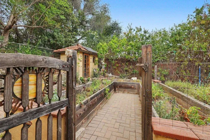 Enclosed garden