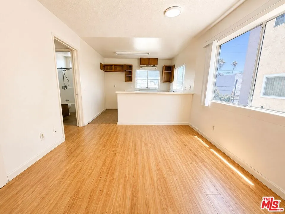 810 S Berendo Street, Los Angeles, California 90005 — photo 4