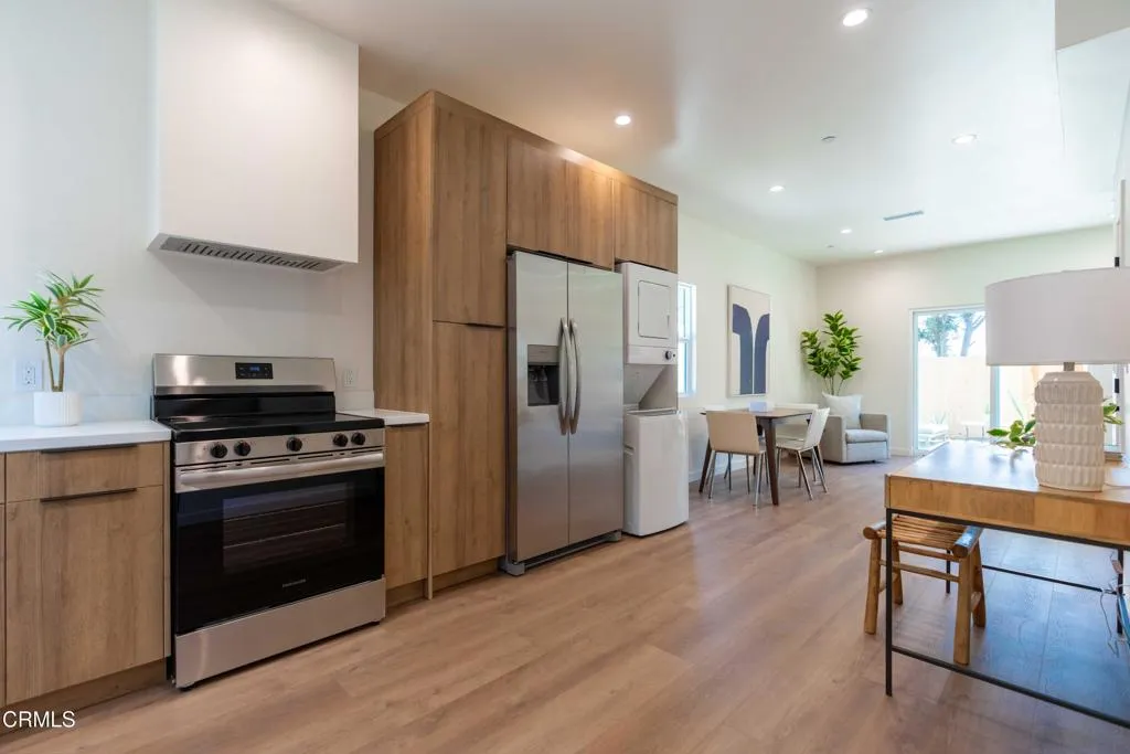 2222 1/2 Dorris Pl