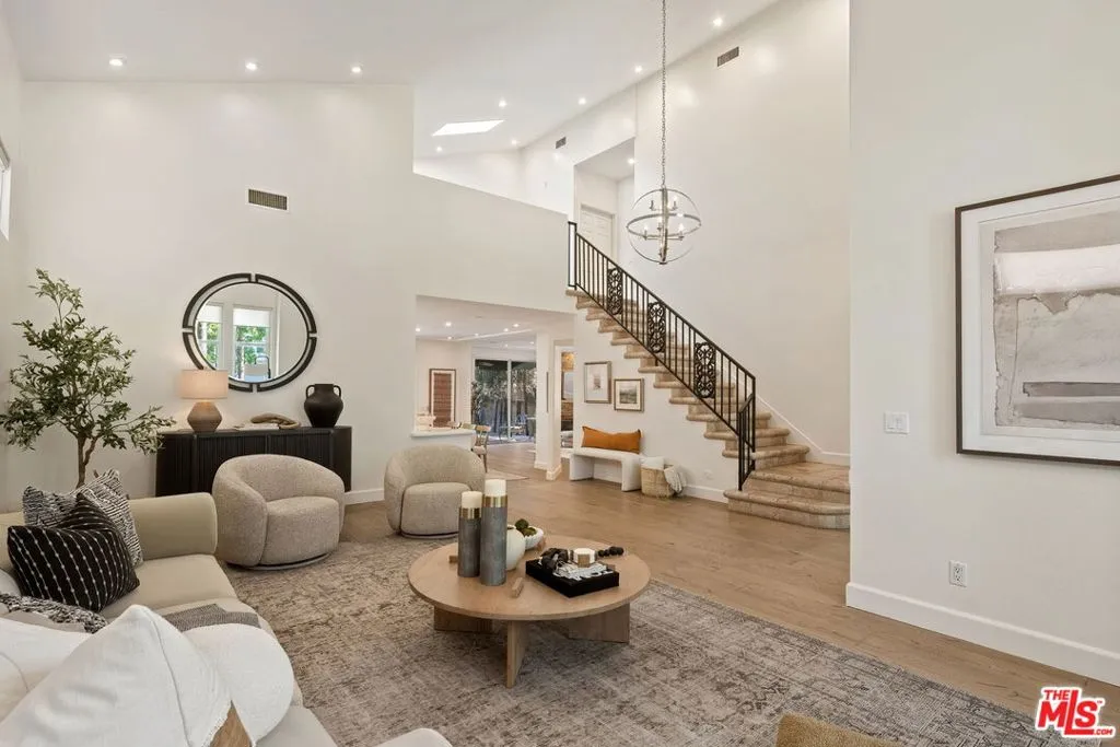 15232 Hartsook Street, Sherman Oaks, California 91403 — photo 4