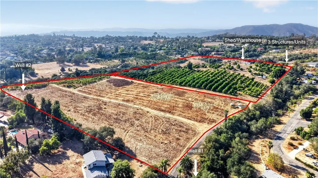 SHOWING  THE  2  AVASILABLE PARCELS  TEN  ACRE  ($875,000)   AND  THE  20 ACRE WITH  GROVE  AND  BACK  UNITS.  NOTE  THE  20  ACRE  IS A FLAG LOT  PANHAND;LE TAKES IN THE DRIVEWAY  AND OAK STUDDED  RAVINE ON RIGHT