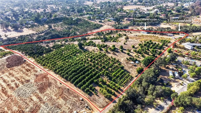 APPROXIMATE  BOUNDARIES OF THE 20  ACRE PARCEL  SHOWING  UNITS  AND  GARAGE/BARN  WAREHOUSE LOCATIONS